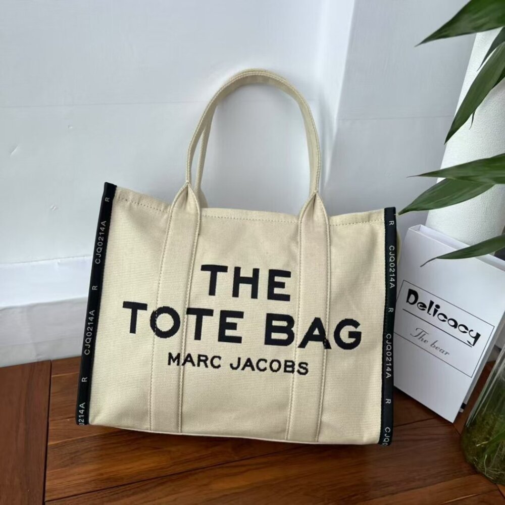 Marc Jacobs Beige and Black Tote Bag M0016161